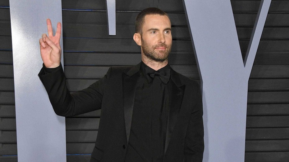 Уличен в изменах: солист Maroon 5 Адам Левин флиртовал сразу с несколькими моделями за спиной жены
