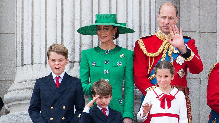 «Сделал этот вечер»: младший сын принца Уильяма и Кейт Миддлтон кривлялся на балконе Букингемского дворца
