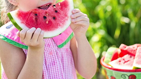 Питание детей летом: меняем стакан сока на йогурт